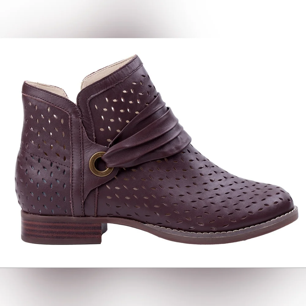 NWB Waco Priscilla Leather Bootie In French Roast Color‎ Size 9.5